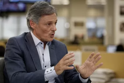 El Gobierno oficializó el cronograma para bajar las comisiones de las tarjetas