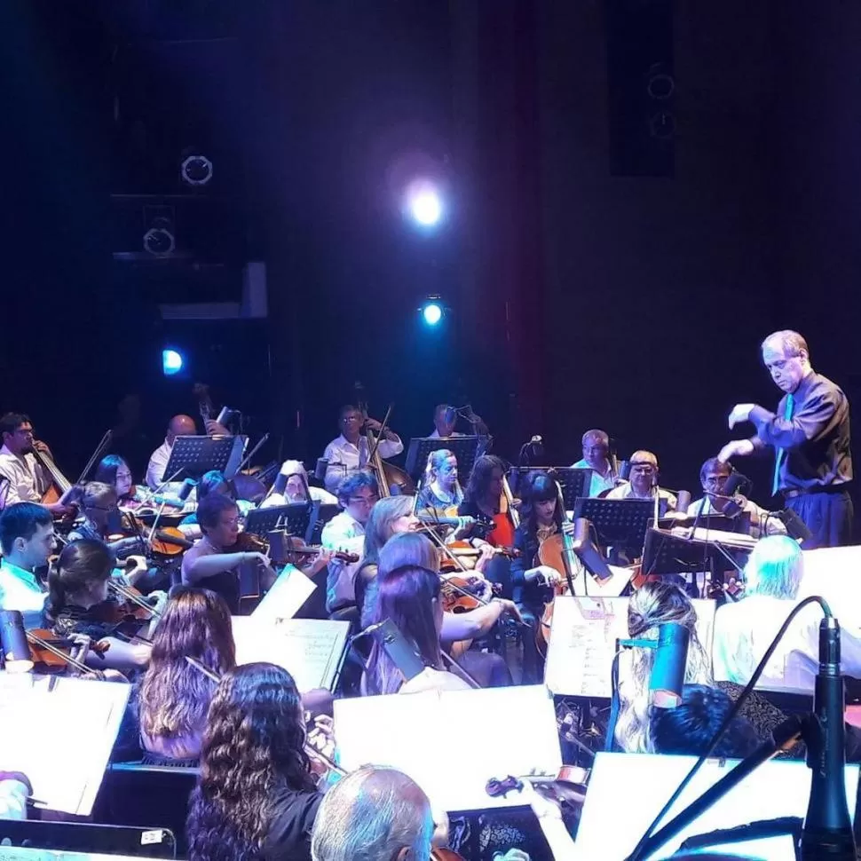 ATRILES Y ARCOS. Roberto Buffo se pone al frente de una nueva temporada de la Sinfónica de la UNT. 