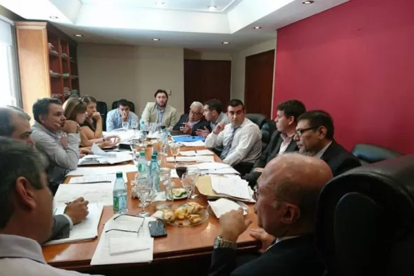 Oficialistas rechazan la cobertura de varios cargos con un solo concurso