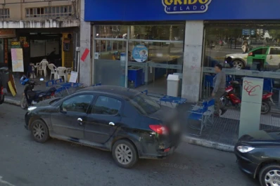 Un policía de civil evitó que robaran una heladería ubicada frente a la plaza Independencia