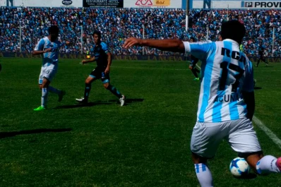 Belgrano frenó a Racing y levantó cabeza