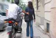 Lectores no creen que prohibir dos hombres en moto sirva para frenar a los motochorros