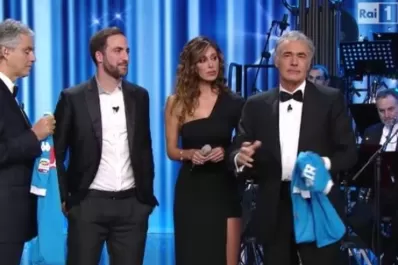 Higuaín la pifió otra vez: se equivoca hasta en el saludo