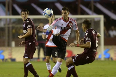 River reaccionó en el segundo tiempo y venció a Lanús