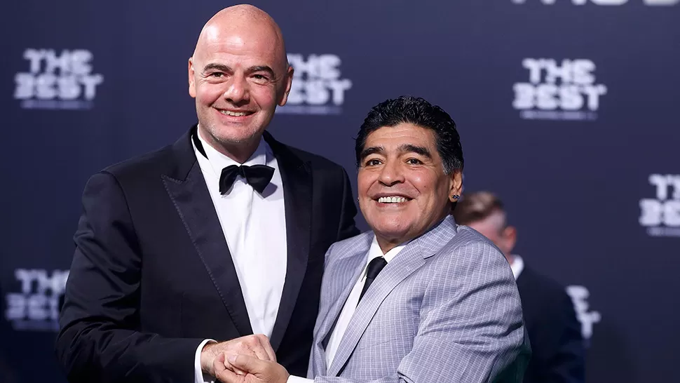 Maradona advirtió que le podría presentar la renuncia a Infantino. REUTERS