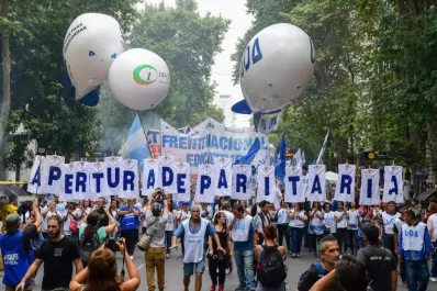 Miles de maestros exigieron una paritaria nacional