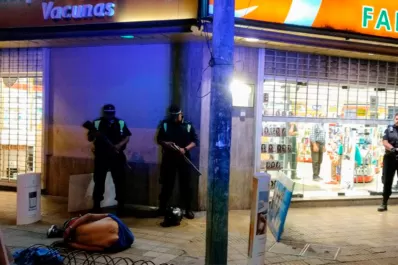 Aparecieron videos del robo a la farmacia de Alem y San Lorenzo