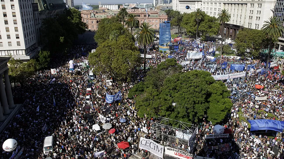 CONCURRENCIA. Acto central se realizó en la plaza de Mayo, en Buenos Aires. FOTO DE DYN. 