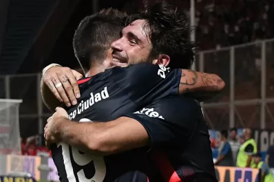 San Lorenzo goleó a Quilmes para alcanzar a Boca en la cima