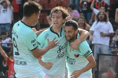 Colón sorprendió a Lanús y ganó en Santa Fe