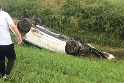 Un hombre de 60 años volcó con un auto de alta gama en Los Nogales