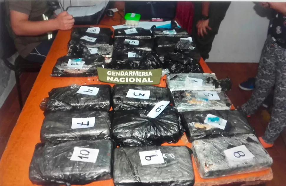La droga fue encontrada entre el equipaje de los pasajeros. FOTO GENTILEZA DE WWW.DIARIOPANORAMA.COM