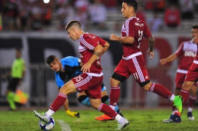 Mi hijo no es crack, dijo el padre del futbolista de River que erró un gol insólito