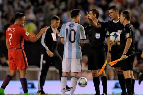 La FIFA abrió un expediente contra Messi por sus insultos al árbitro durante el partido con Chile
