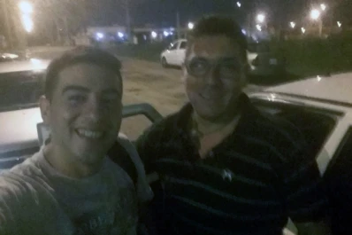 Olvidaron un equipo fotográfico en su taxi, buscó al dueño y se lo devolvió