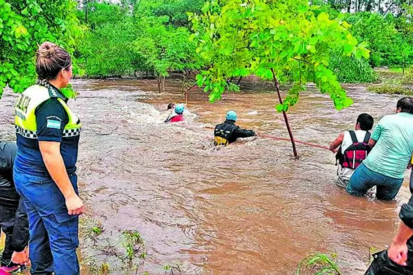 Inundaciones en el sur: Alberdi, La Cocha y Graneros viven un drama