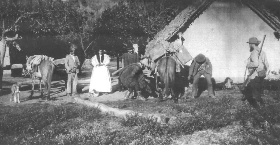 TAFINISTOS EN 1888. Fotografía tomada por Miguel Lillo en una de sus excursiones por el valle de Tafí. 