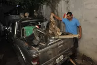 Ofrecen ayuda para salvar  la camioneta del maestro