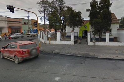 Fuego y reclamos en la madrugada de la comisaría 11