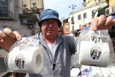 Hinchas de Napoli crearon el Papel Higiénico Higuaín