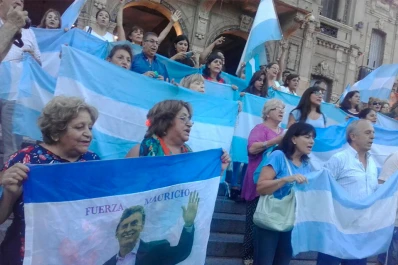Hubo un fuerte respaldo al gobierno de Macri en la plaza Independencia