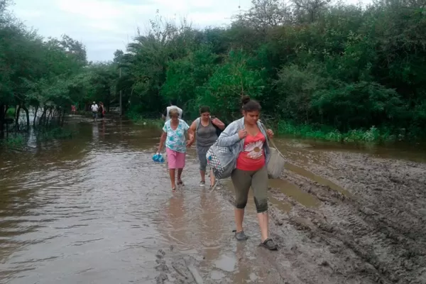 La Madrid bajo el agua: desbordó el río Marapa y más de 100 personas tuvieron que autoevacuarse