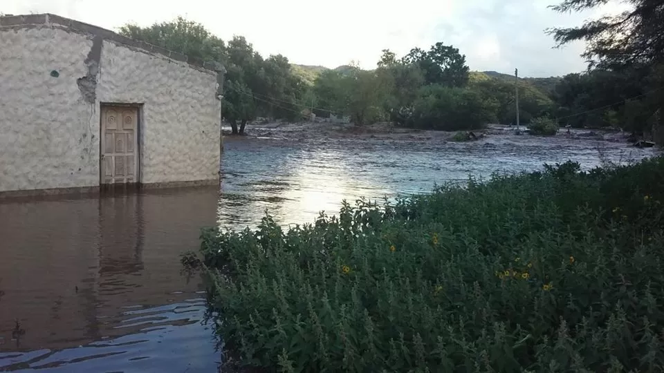Catamarca sufre el temporal: ríos caudalosos, familias aisladas y zonas inundadas