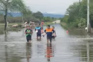 La Madrid en alerta: habitantes esperan ser rescatados sobre el techo de sus casas