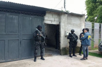 Arrestan a dos mujeres por venta de droga