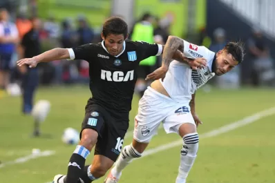 Racing no se baja de la pelea