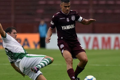 Lanús goleó a Banfield y se quedó con el clásico