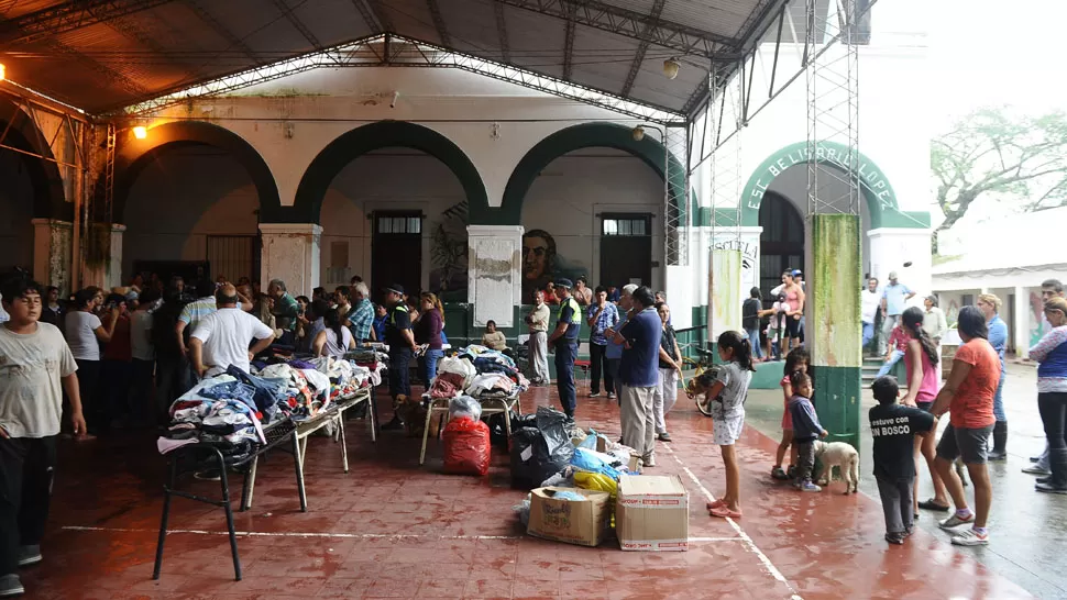 GRANEROS. La escuela Belisario López se convirtió en un centro de evacuados. LA GACETA / OSVALDO RIPOLL