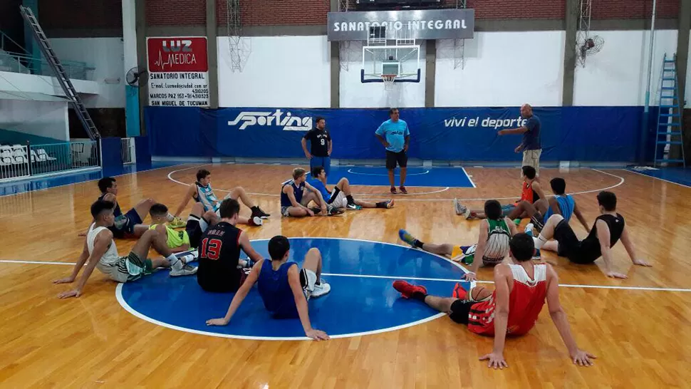 El seleccionado U17 practicó ayer en Tucumán BB.
FOTO GENTILEZA PRENSA FBPT
