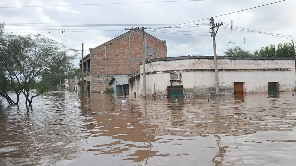 Cientos de casas quedaron bajo el agua en la provincia. LA GACETA/FOTO DE OSVALDO RIPOLL
