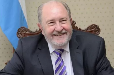 Pese a las inundaciones en su provincia, el gobernador de La Pampa se fue de vacaciones