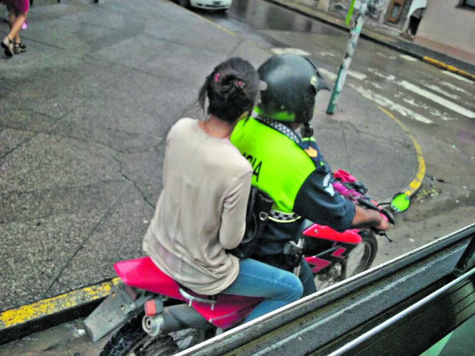 En un barrio de Alderetes las calles están intransitables, llenas de