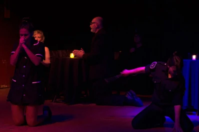 Entre Paredes, dirigida por Pablo Parolo, se presenta por última vez este viernes