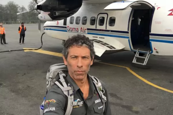 El tucumano Andrés Pariz arrancó su travesía para escalar el Everest
