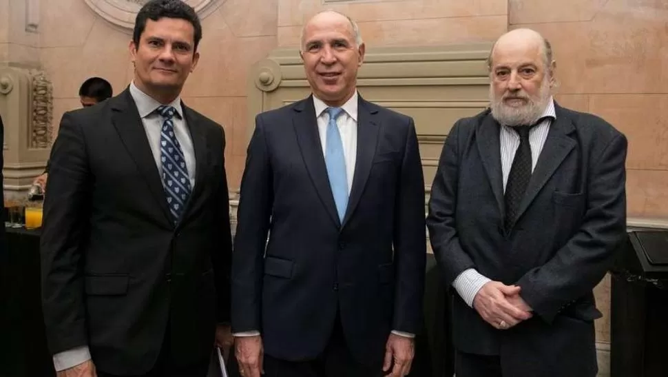 LA FOTO CON EL JUEZ NÚMERO UNO. Sergio Moro, Ricardo Lorenzetti y Claudio Bonadio ayer en la Corte. clarin