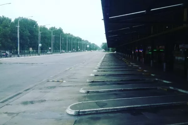 La terminal de ómnibus amaneció desierta por la medida de fuerza