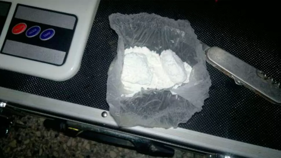 COCAÍNA. La droga estaba en un bolso de la bodegua sin el ticket de identificación de algún pasajero. FOTO ARCHIVO