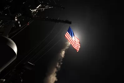 Estados Unidos disparó misiles en una base de Siria y abre una posible confrontación con Rusia