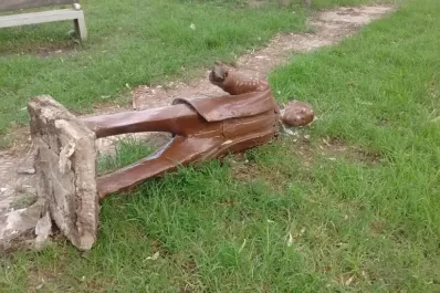 Derribaron una estatua de Néstor Kirchner en Córdoba