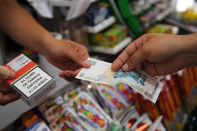 Una mala para los fumadores: el lunes aumentará un 4,5 % el precio de los cigarrillos