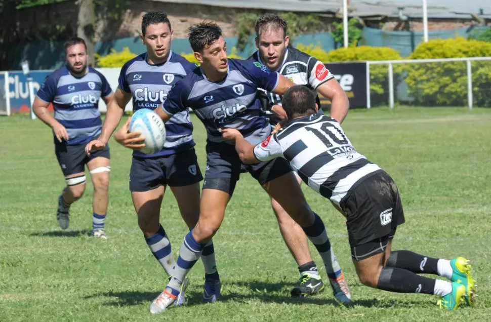 DEFINICIÓN. Santiago Resino es parte de un Universitario que tiene buen juego, pero que falla mucho al momento de anotar. la gaceta / foto de josé nuno