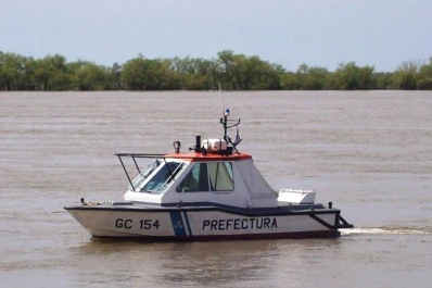 Un muerto, un desaparecido y un rescatado tras accidentarse una embarcación en el río Paraná