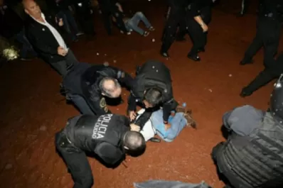 El Gobierno porteño dice que desalojó la carpa de los docentes con gas y a golpes porque no tenían permiso