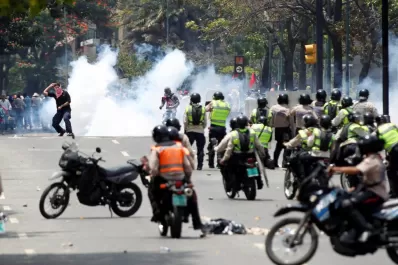 Demandan elecciones urgentes en Venezuela