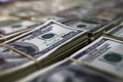 El dólar cotizó en baja a $ 15,50; el paralelo, en $ 15,70