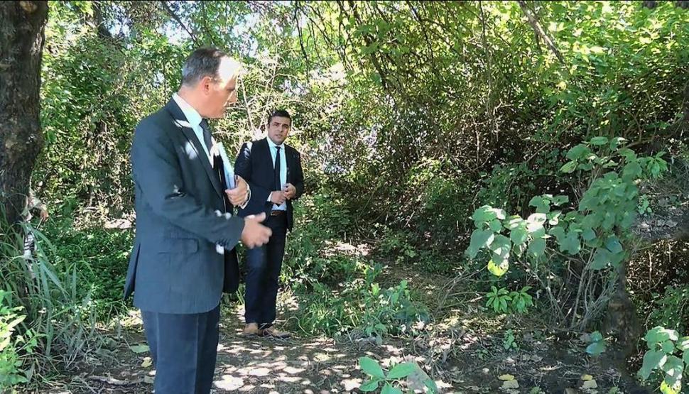 PERICIAS EN EL LUGAR. Personal de la fiscalía inspecciona el terreno de cultivos en que apareció Ornella. la gaceta / foto de osvaldo ripoll